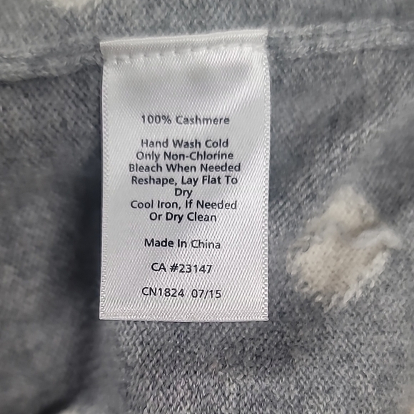 Talbots~Gray Polka Dot Sweater 100 % Pure Cashmere Size SP - Picture 6 of 6